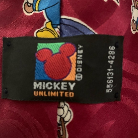 Micky Mouse & Donald Duck umbrella men’s vintage silk tie with red background - Picture 5 of 9